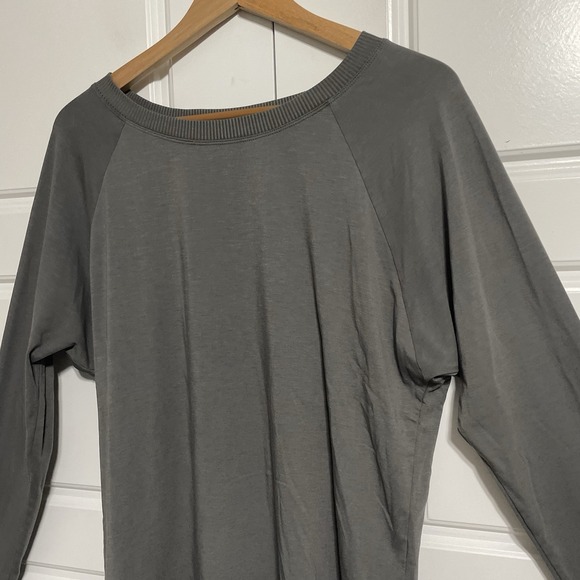 Athleta Mesh Back T-Shirt Women's M Gray Long Sleeve Activewear Yoga Running Top - Picture 3 of 8